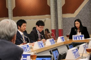 田原さんから遠い、この日は三浦さん。二人の距離感・関係性がわかる写真