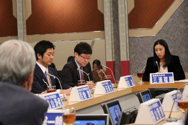 田原さんから遠い、この日は三浦さん。二人の距離感・関係性がわかる写真