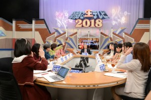 写真②スタジオパネリスト全景