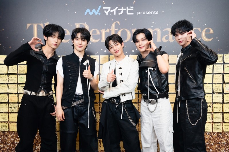 『マイナビ presents The Performance』 EVNNE　集合フォト　ケイタ、パク・ハンビン、イ・ジョンヒョン、ムン・ジョンヒョン、パク・ジフ