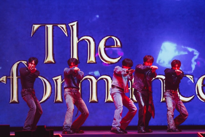 『マイナビ presents The Performance』 VERIVERY　パフォーマンスフォト　ヨンスン、カンミン、ホヨン、ドンホン、ヨノ、ミンチャン、ケヒョン