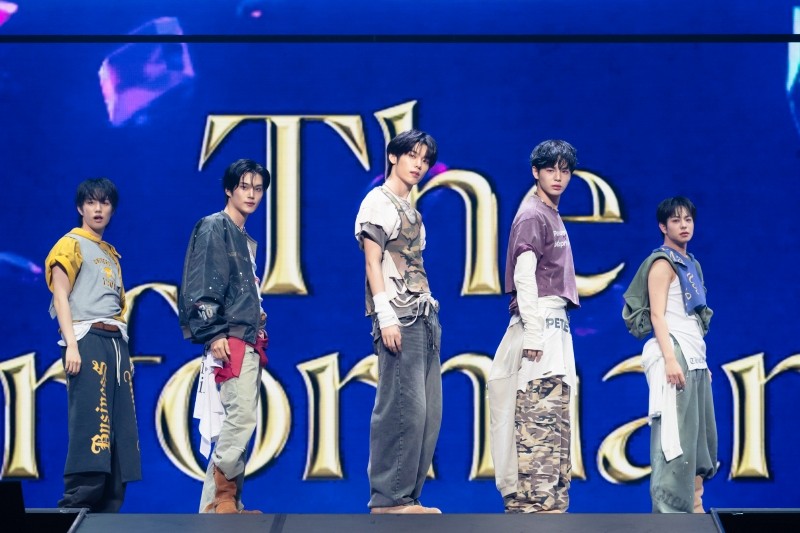 『マイナビ presents The Performance』 EVNNE　パフォーマンスフォト　ケイタ、パク・ハンビン、イ・ジョンヒョン、ムン・ジョンヒョン、パク・ジフ