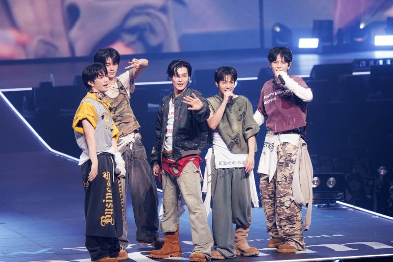 『マイナビ presents The Performance』 EVNNE　パフォーマンスフォト　ケイタ、パク・ハンビン、イ・ジョンヒョン、ムン・ジョンヒョン、パク・ジフ