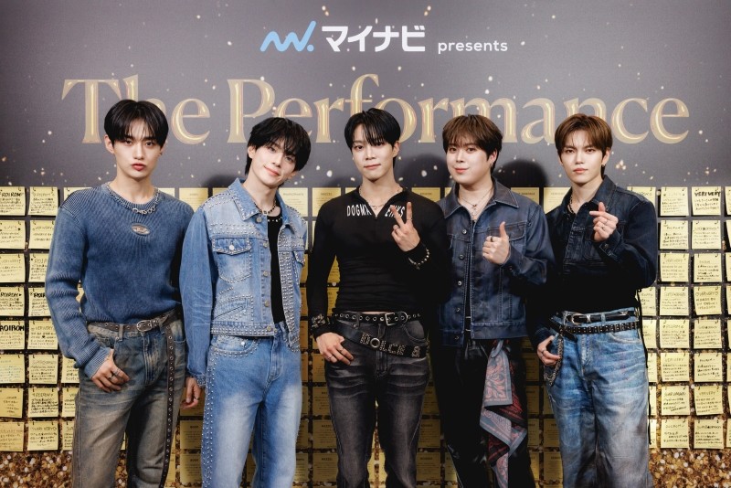 『マイナビ presents The Performance』 VERIVERY　集合フォト　ヨンスン、カンミン、ホヨン、ドンホン、ヨノ、ミンチャン、ケヒョン