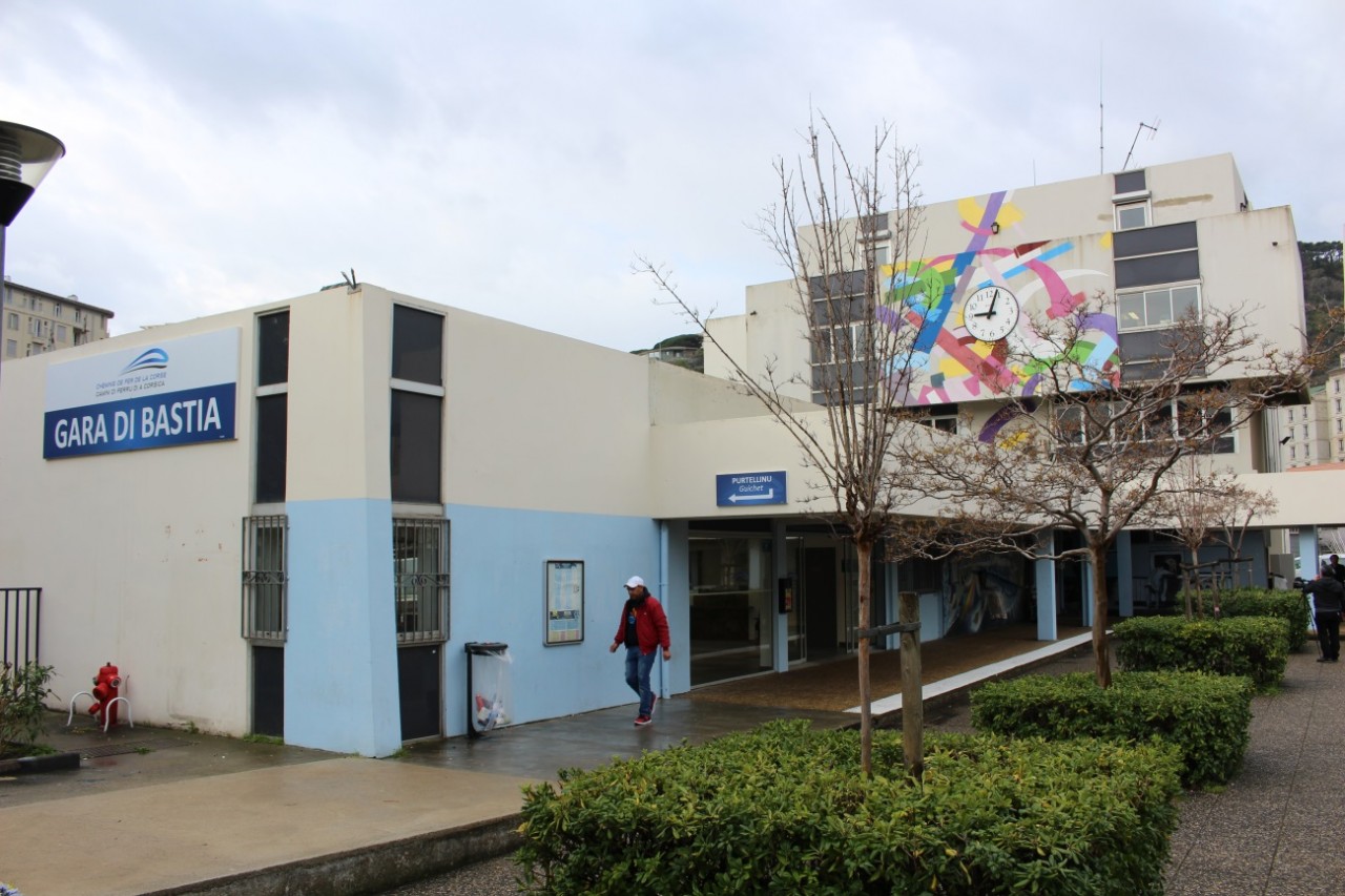 01バスティア駅